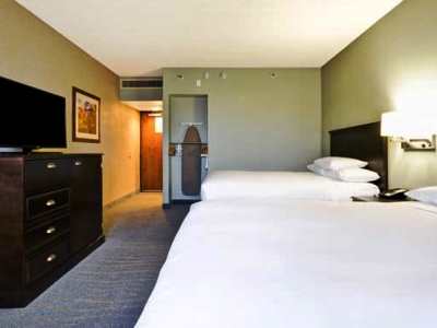 bedroom 5 - hotel doubletree by hilton phoenix north - phoenix, arizona, united states of america