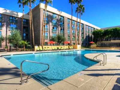 outdoor pool - hotel doubletree by hilton phoenix north - phoenix, arizona, united states of america
