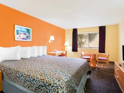 bedroom - hotel days inn by wyndham phoenix north - phoenix, arizona, united states of america