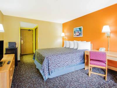 bedroom 1 - hotel days inn by wyndham phoenix north - phoenix, arizona, united states of america