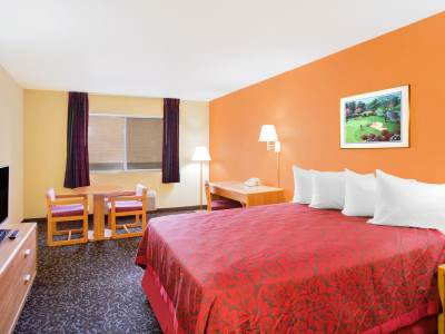 bedroom 2 - hotel days inn by wyndham phoenix north - phoenix, arizona, united states of america