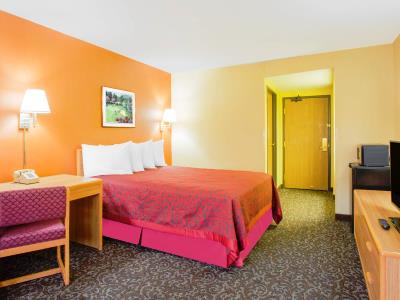 bedroom 3 - hotel days inn by wyndham phoenix north - phoenix, arizona, united states of america