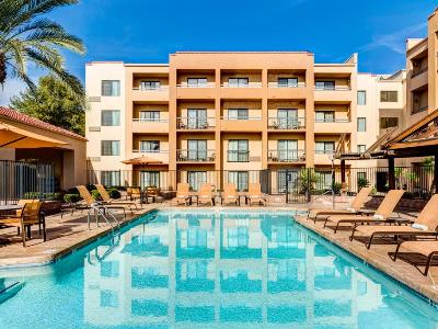 outdoor pool - hotel courtyard phoenix airport - phoenix, arizona, united states of america
