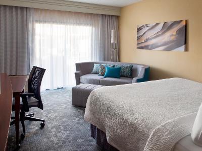 bedroom 1 - hotel courtyard phoenix north - phoenix, arizona, united states of america