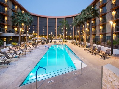 outdoor pool - hotel embassy suites phoenix biltmore - phoenix, arizona, united states of america