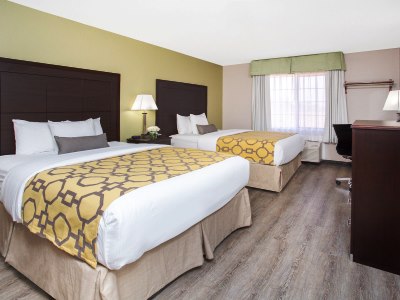 bedroom - hotel baymont by wyndham i-10 near 51st ave - phoenix, arizona, united states of america
