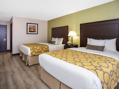 bedroom 1 - hotel baymont by wyndham i-10 near 51st ave - phoenix, arizona, united states of america