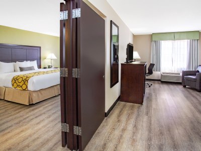 bedroom 4 - hotel baymont by wyndham i-10 near 51st ave - phoenix, arizona, united states of america