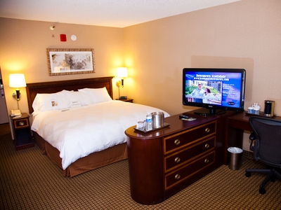 bedroom 1 - hotel radisson phoenix airport - phoenix, arizona, united states of america