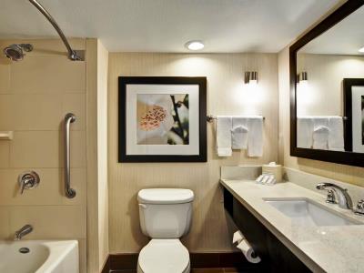 bathroom - hotel hilton garden inn phoenix midtown - phoenix, arizona, united states of america