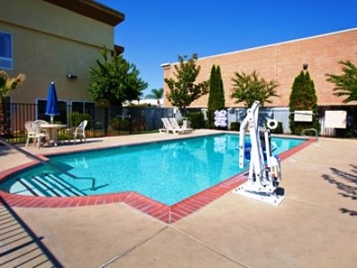 outdoor pool - hotel hampton inn sacramento cal expo - sacramento, united states of america