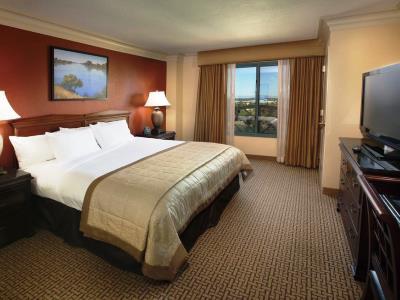 bedroom 1 - hotel embassy suites riverfront promenade - sacramento, united states of america