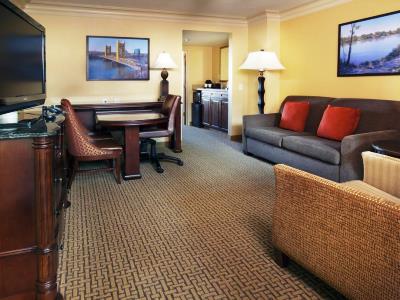 bedroom 2 - hotel embassy suites riverfront promenade - sacramento, united states of america