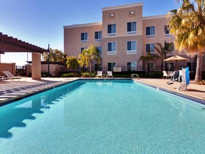 outdoor pool - hotel hampton inn and suites airport natomas - sacramento, united states of america