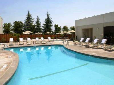 outdoor pool - hotel hilton sacramento arden west - sacramento, united states of america