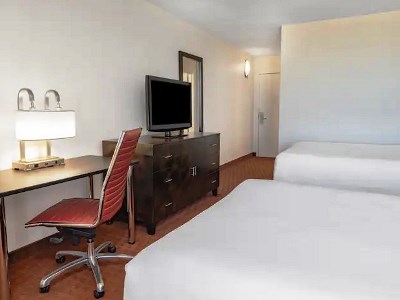 bedroom 2 - hotel wyndham sacramento - sacramento, united states of america