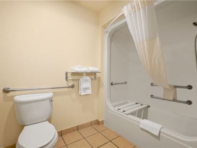 bathroom - hotel days inn ste san antonio north/stone oak - san antonio, united states of america