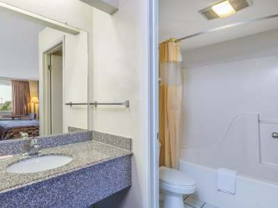 bathroom - hotel days inn by wyndham san antonio - san antonio, united states of america
