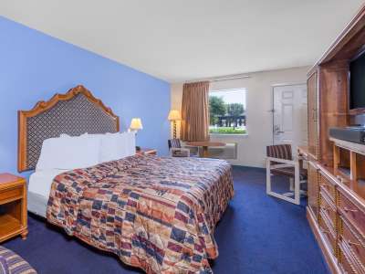 bedroom 1 - hotel days inn by wyndham san antonio - san antonio, united states of america