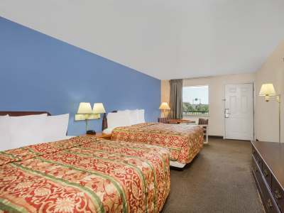 bedroom 4 - hotel days inn by wyndham san antonio - san antonio, united states of america