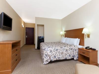 bedroom 1 - hotel days inn by wyndham at palo alto - san antonio, united states of america