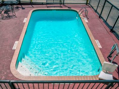 outdoor pool - hotel days inn morgan's wonderland / ih-35 n - san antonio, united states of america