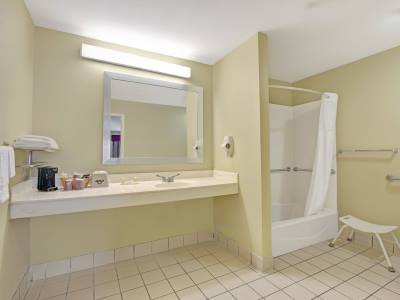 bathroom 1 - hotel days inn san antonio near fiesta park - san antonio, united states of america