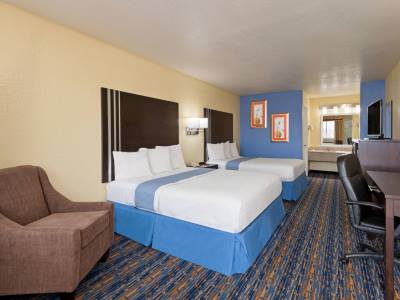 bedroom 3 - hotel days inn san antonio northwest/seaworld - san antonio, united states of america