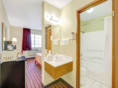 bedroom 4 - hotel super 8 by wyndham san antonio/fiesta - san antonio, united states of america