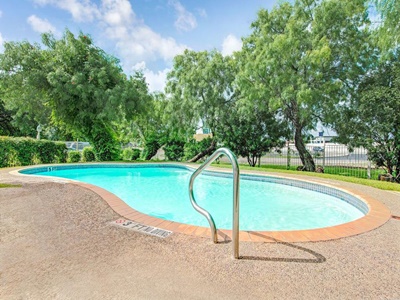 outdoor pool - hotel super 8 by wyndham san antonio/fiesta - san antonio, united states of america