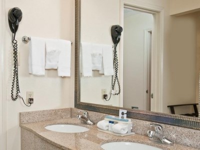 bathroom - hotel best western ingram park inn - san antonio, united states of america