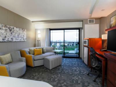 bedroom 2 - hotel courtyard airport / liberty station - san diego, united states of america