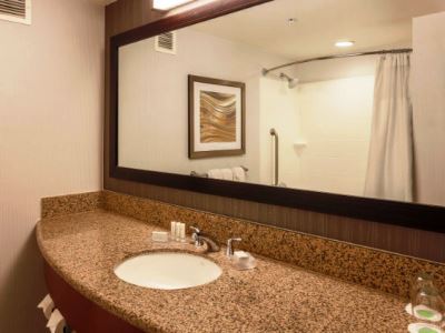 bathroom - hotel courtyard airport / liberty station - san diego, united states of america