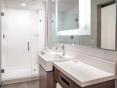 bathroom - hotel springhill suites downtown/bayfront - san diego, united states of america