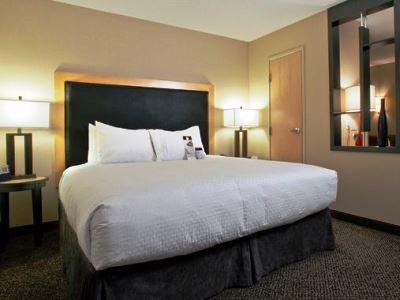bedroom - hotel doubletree by hilton savannah airport - savannah, united states of america