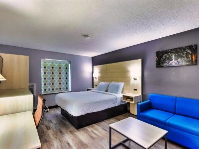bedroom - hotel days inn wyndham savannah gateway i-95 - savannah, united states of america