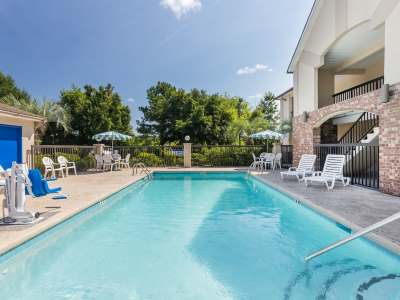 outdoor pool - hotel howard johnson by wyndham savannah ga - savannah, united states of america