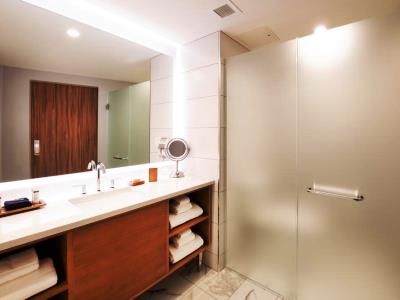 bathroom 2 - hotel the charter, curio collection by hilton - seattle, united states of america