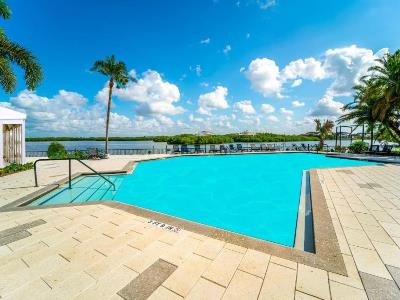 outdoor pool - hotel doubletree tampa rocky point waterfront - tampa, united states of america