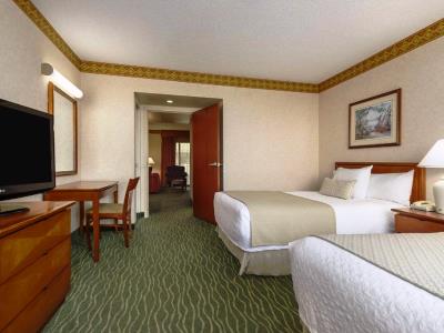 bedroom - hotel embassy suites usf near busch gardens - tampa, united states of america
