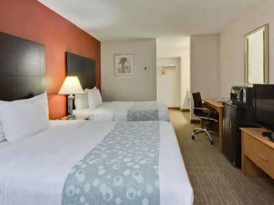 bedroom - hotel la quinta inn tampa near busch gardens - tampa, united states of america