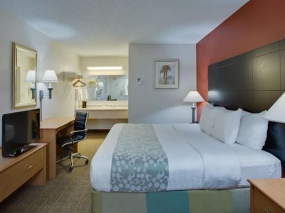 bedroom 3 - hotel la quinta inn tampa near busch gardens - tampa, united states of america