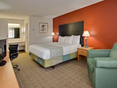 bedroom 4 - hotel la quinta inn tampa near busch gardens - tampa, united states of america