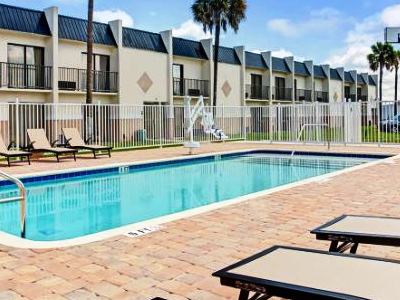 outdoor pool - hotel days inn n suites wyndham near ybor city - tampa, united states of america