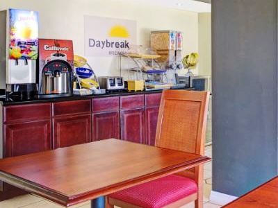 breakfast room - hotel days inn n suites wyndham near ybor city - tampa, united states of america