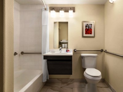 bathroom - hotel ramada by wyndham tucson airport - tucson, united states of america
