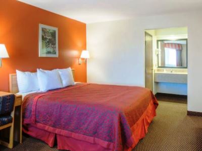 bedroom 2 - hotel days inn by wyndham tucson airport - tucson, united states of america