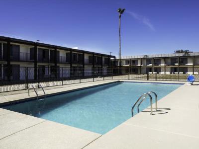 outdoor pool - hotel red lion inn and suites tucson downtown - tucson, united states of america
