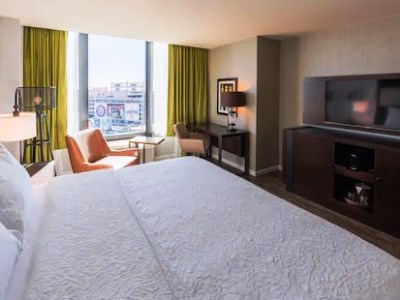 bedroom 2 - hotel hampton inn and suites navy yard - washington, dc, united states of america