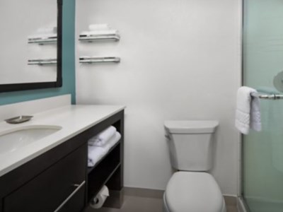 bathroom - hotel residence inn washington,dc/foggy bottom - washington, dc, united states of america
